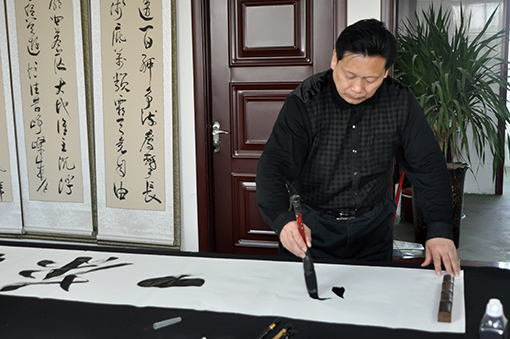 郑学义照片.jpg