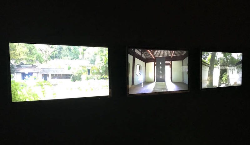 展厅现场的多媒体屏幕呈现当下的园林景致