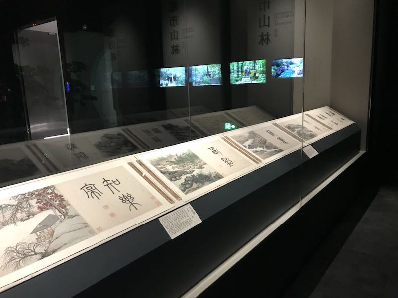 展厅现场，沈周《东庄图》